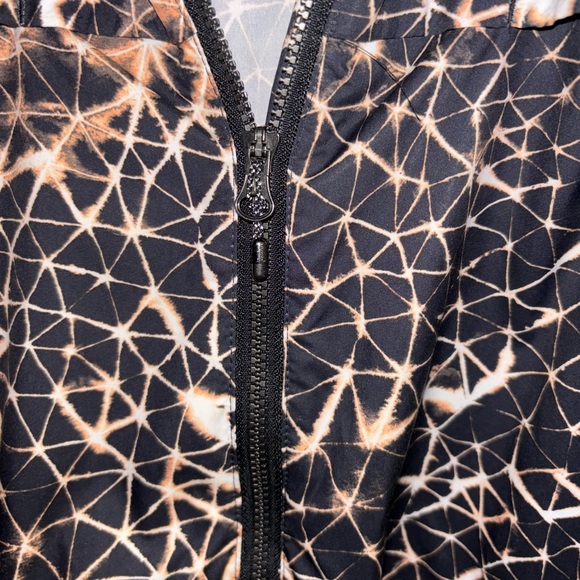 Lululemon Rain Jacket 10 - Picture 7 of 8